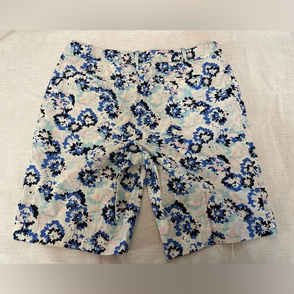 Talbots Floral Women Shorts - Blue and Cream🌴☀️ - Picture 11 of 12